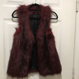 NWOT MATERIAL GIRL Faux Fur Vest: Burgundy/Black Ombré mixed colored vest